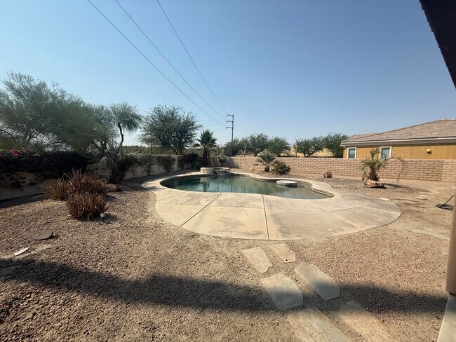 Building Photo - 103 Romanza Ln