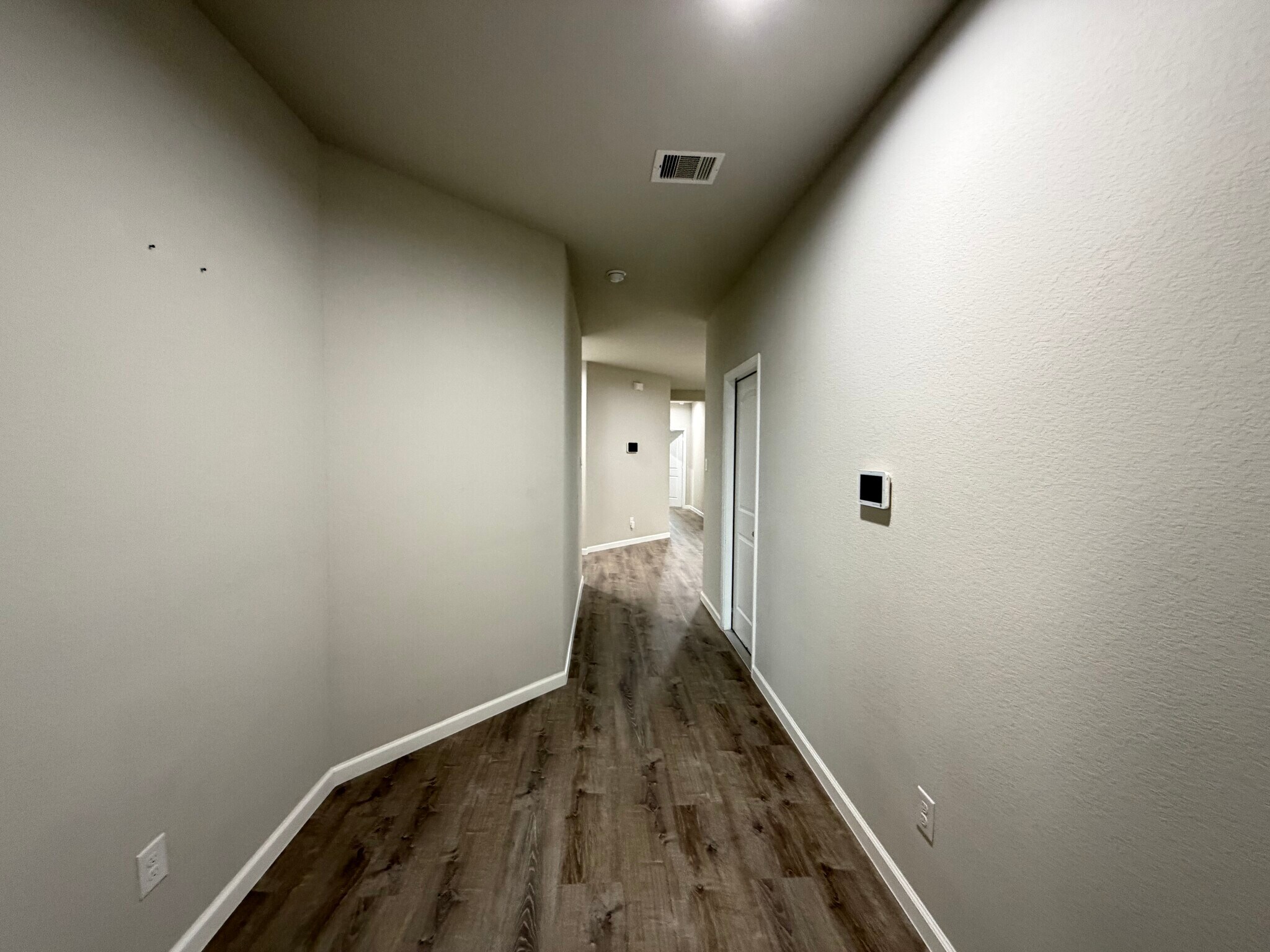 Building Photo - 6118 Yesenia St