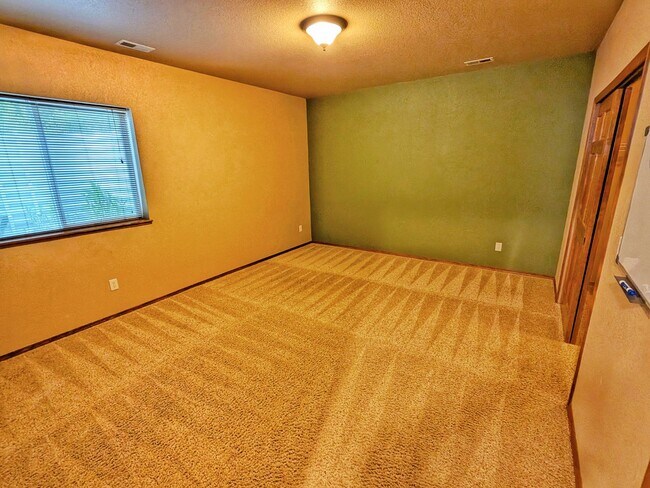 Building Photo - Gorgeous 5b 3b Single Family Home w/ a View