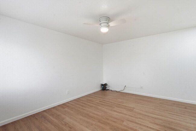 Building Photo - 317 N Vine Ave