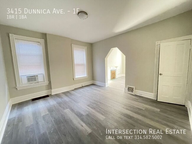 Building Photo - Very Spacious 1 Bedroom w/ High Ceilings a...