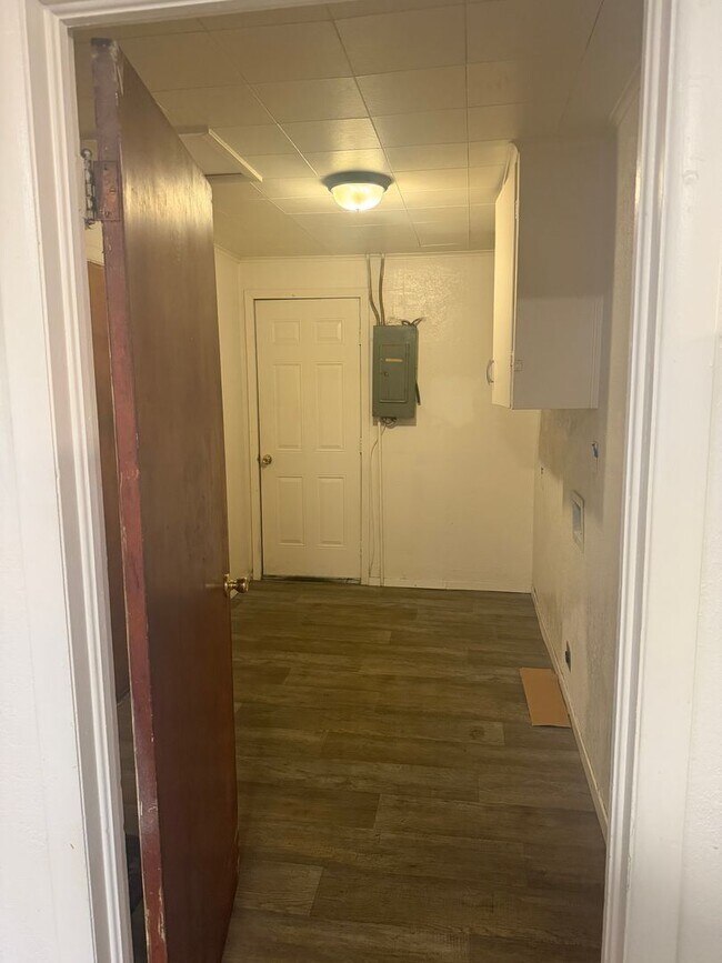 Building Photo - House for Rent!