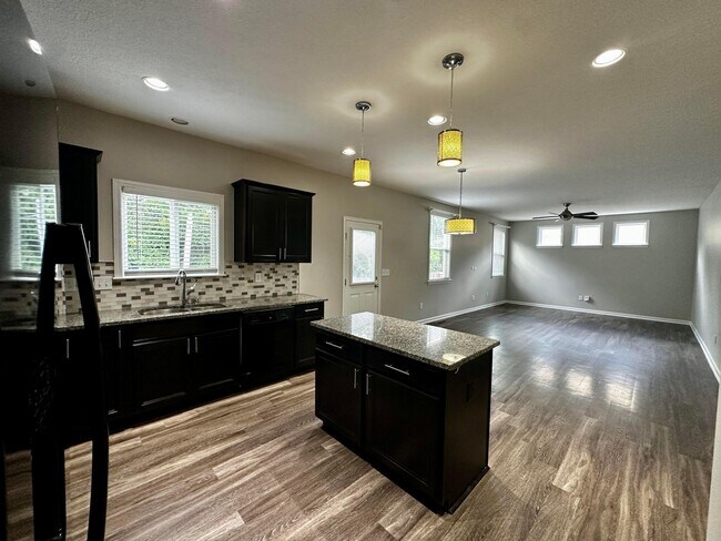 Building Photo - 2195 Holiday Valley Dr