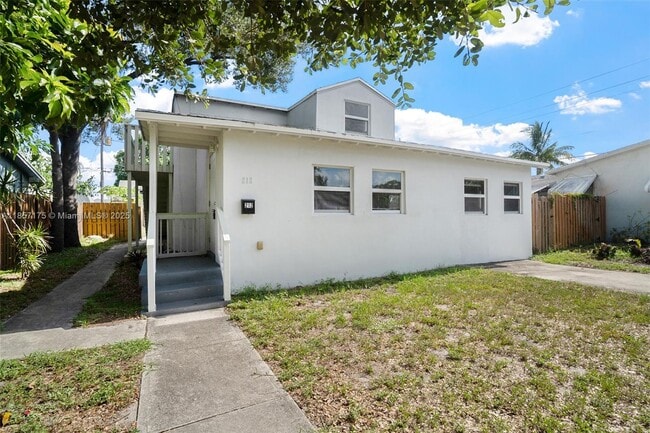 Building Photo - 212 SW 11th St