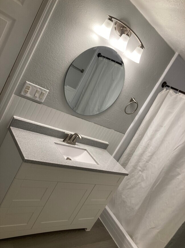 Building Photo - 608 Wheeler Ln