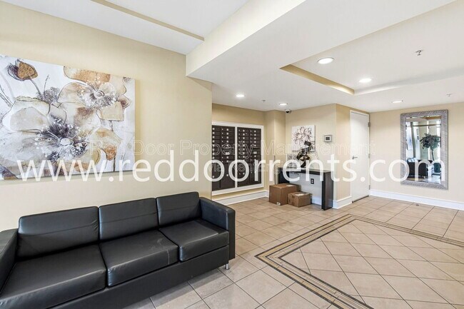 Building Photo - 802 N Meridian St