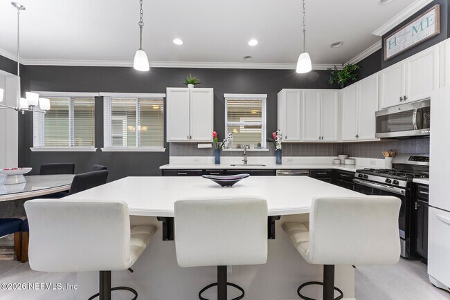 Building Photo - 39 Woodmere Ln