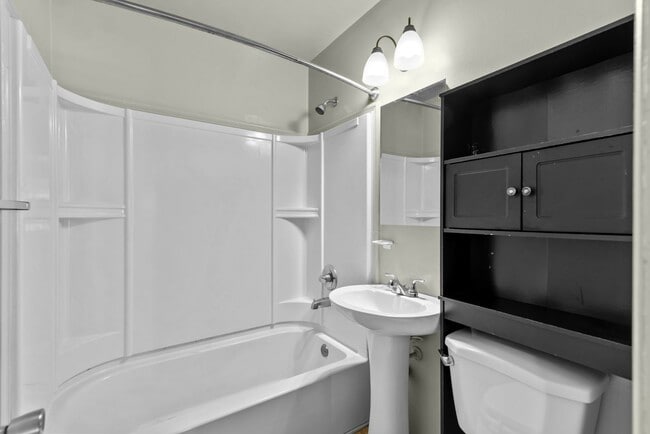 Building Photo - 3002 Woodrow St