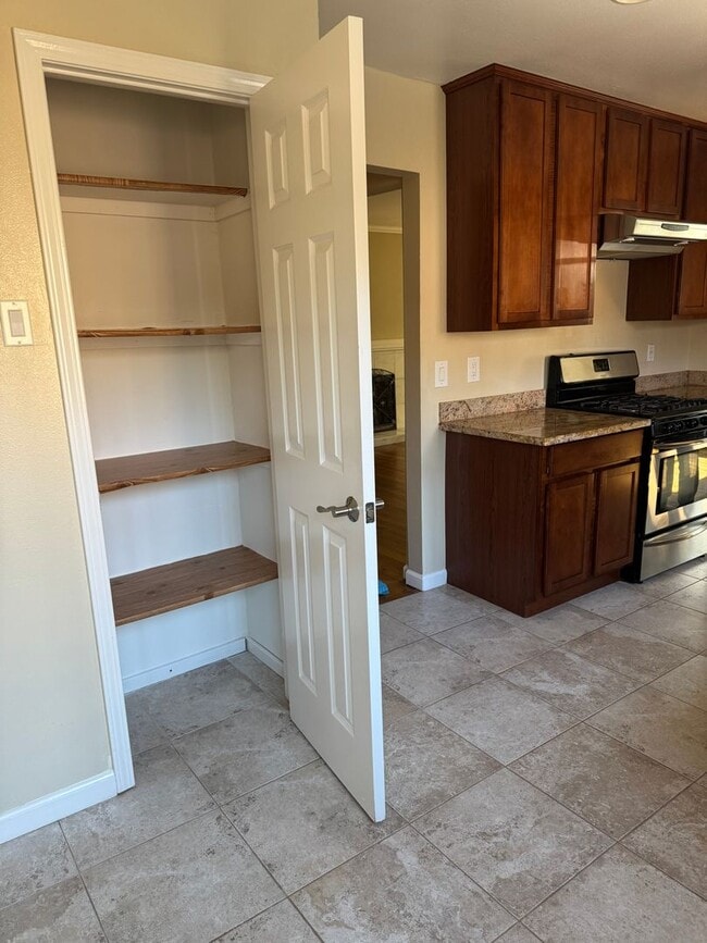 Building Photo - Spacious 3BR/2BA home in South San Francisco