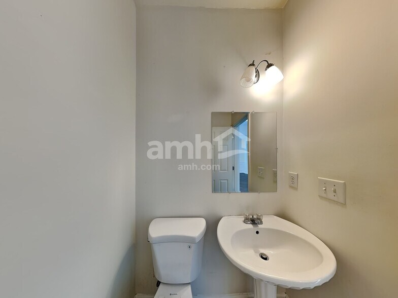 Building Photo - 3802 Uppark Dr