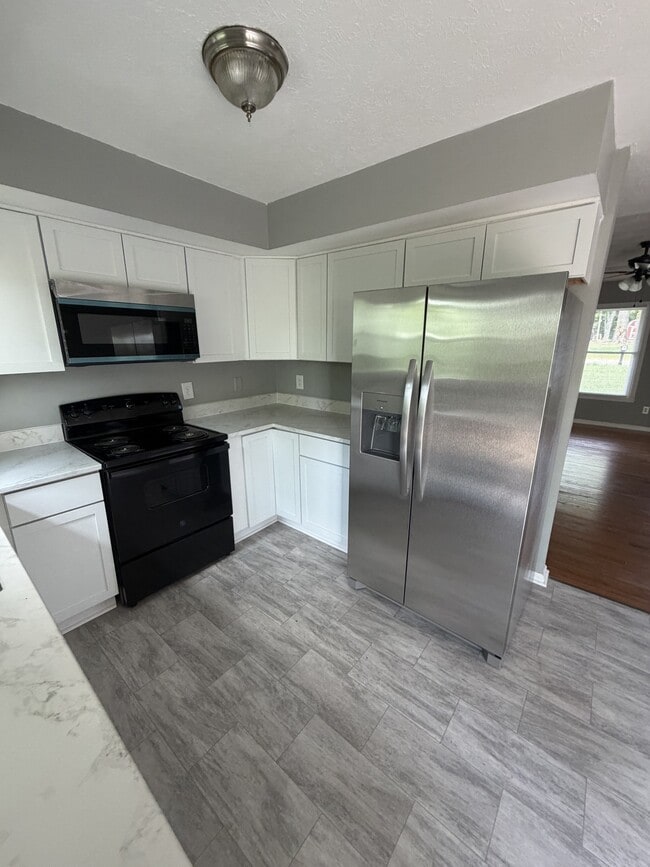 Building Photo - 127 Springhill Dr
