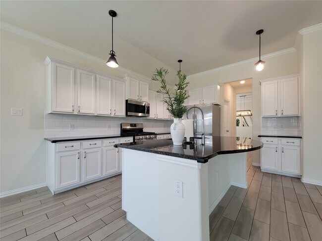 Building Photo - 28638 Monarch Cliffs Dr