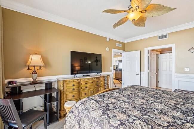 Building Photo - 15900 Front Beach Rd