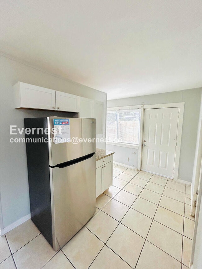 Building Photo - 3019 W Meadow St