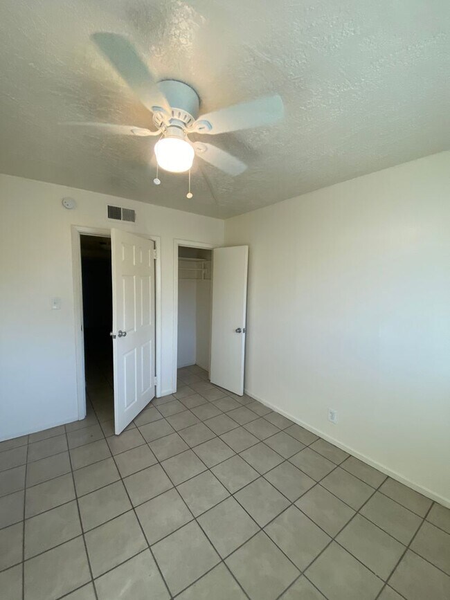 Building Photo - Lead Ave SE-2112-2114