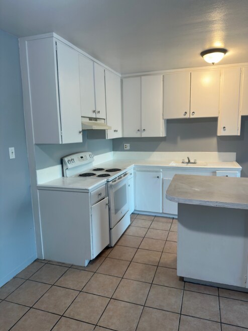 Building Photo - 1025 N Madison St