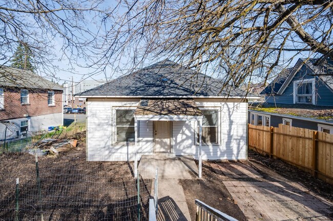 Building Photo - LEASE TAKEOVER - Remodeled 2 Bedroom Home ...