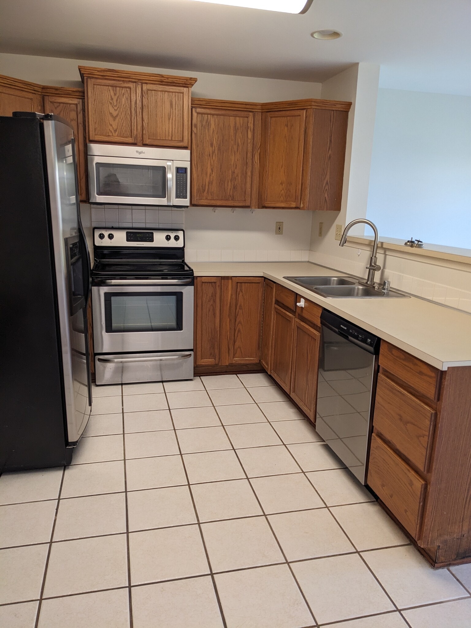 Kitchen - 628 Hadlow St