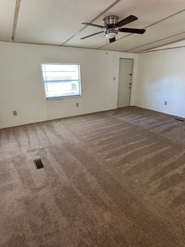 Building Photo - Two bedroom 2 bath mobile