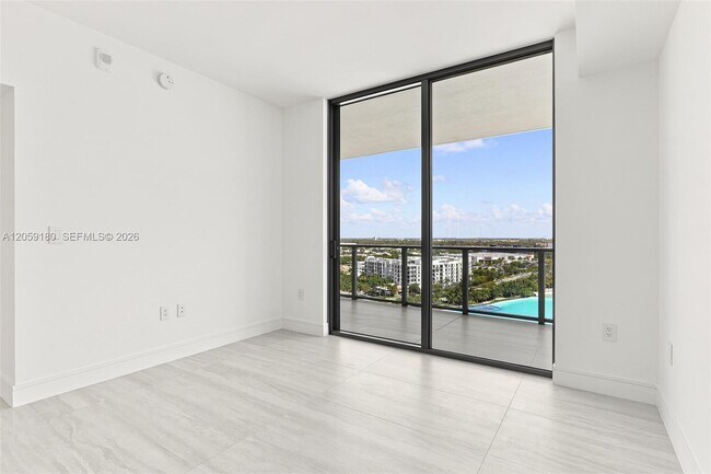 Building Photo - 2411 Laguna Cir