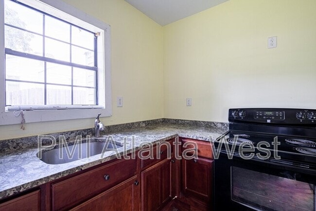 Building Photo - 2990 Jonquil Dr