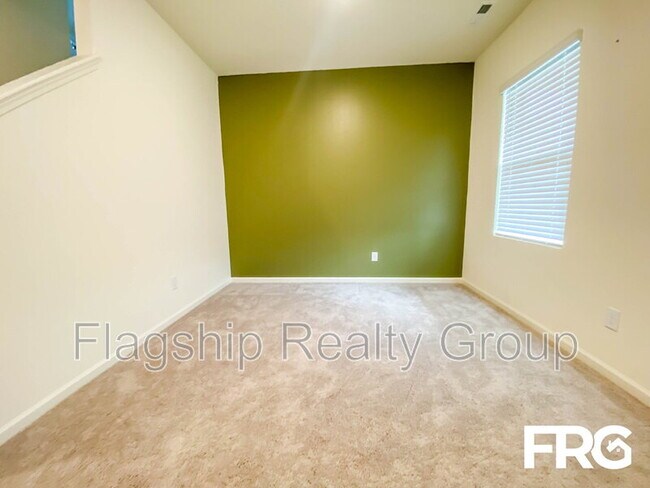 Building Photo - 300 Kenison Way