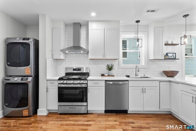 Building Photo - 54 Plaza Ave