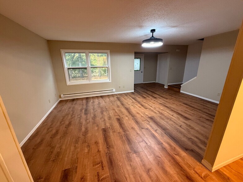 Building Photo - 612 4th St N