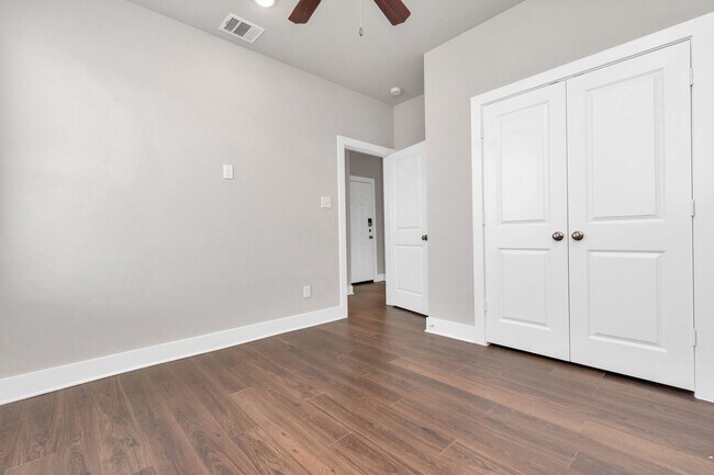 Building Photo - 10537 Wildflower Vw Dr