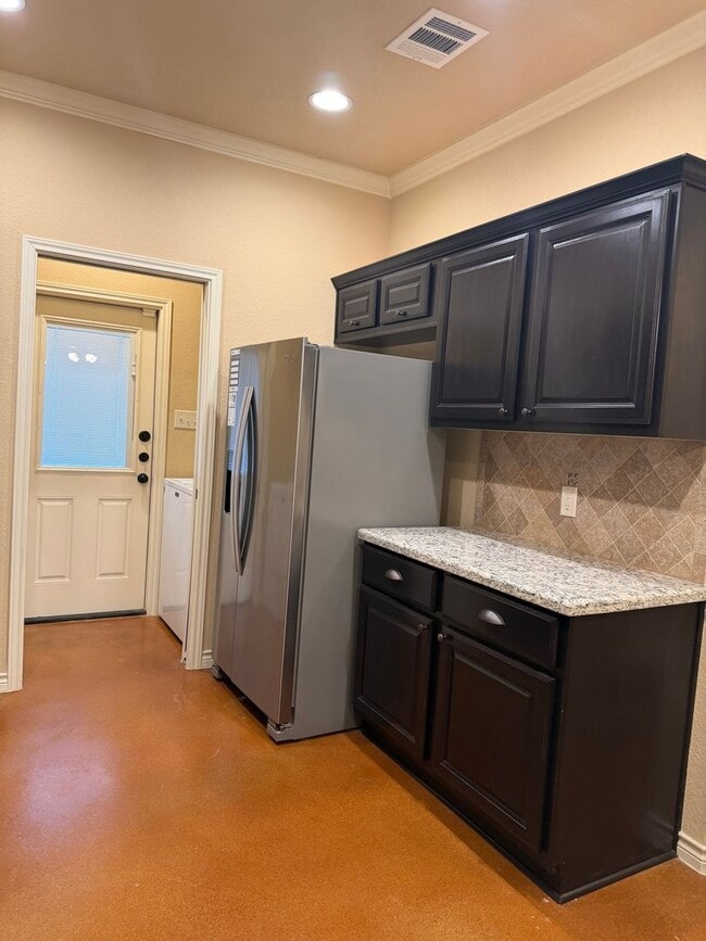 Building Photo - 3 Bedroom 3 Bath Barraks Townhome