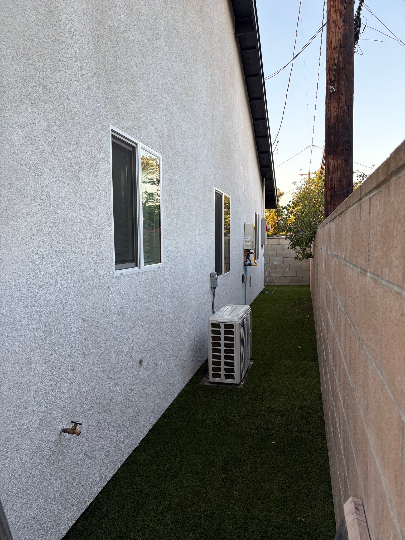 Building Photo - 8412 Buhman Ave