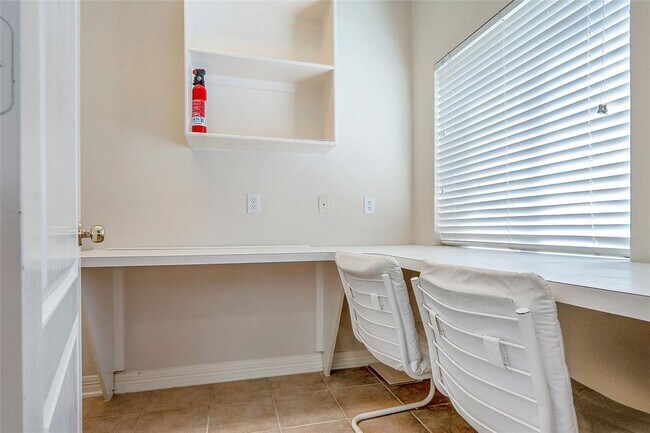 Building Photo - 5534 Chesapeake Pl