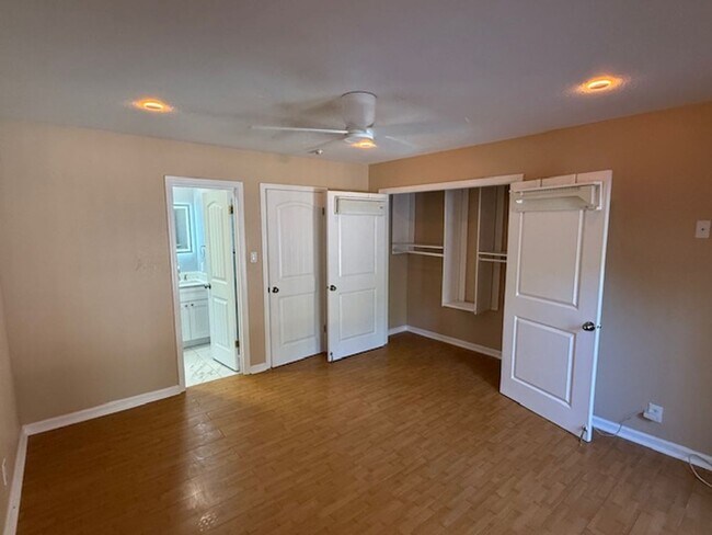 Building Photo - Spacious 3-bedroom home in Quiet El Sobran...