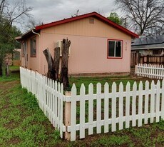 Building Photo - 2108 Fort Wayne St