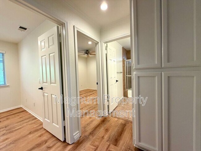 Building Photo - 23775 Cruise Cir Dr