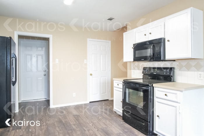 Building Photo - 3204 Gus Dr