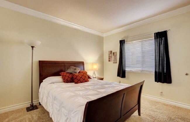 Building Photo - Luxury 1-Bedroom Rental in Guard-Gated Meridian – Walk to the Strip!