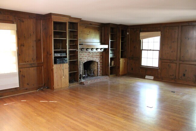 Building Photo - 210 Rhynehardt Rd