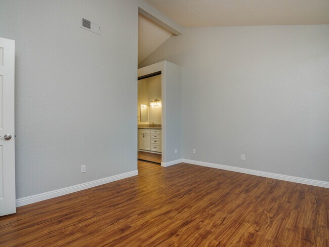 Building Photo - TOTALLY REMODELED, BLOCKS TO THE BEACH!