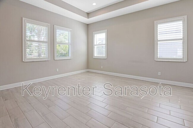 Building Photo - 6133 Lungo Lago Dr