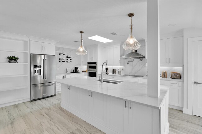 Building Photo - 17026 Bay St