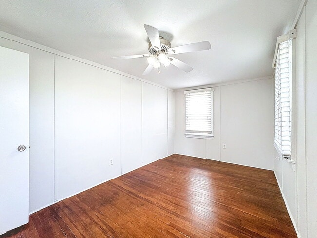 Building Photo - 2649 1/2 Dartmouth Ave N