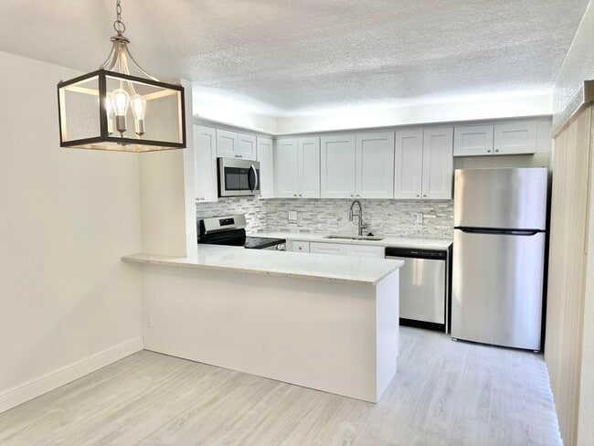 Building Photo - 97 Lake Arbor Dr
