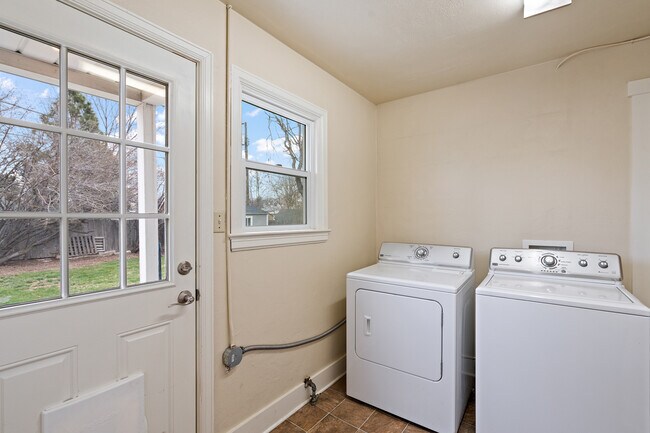 Building Photo - 1218 S Roosevelt St