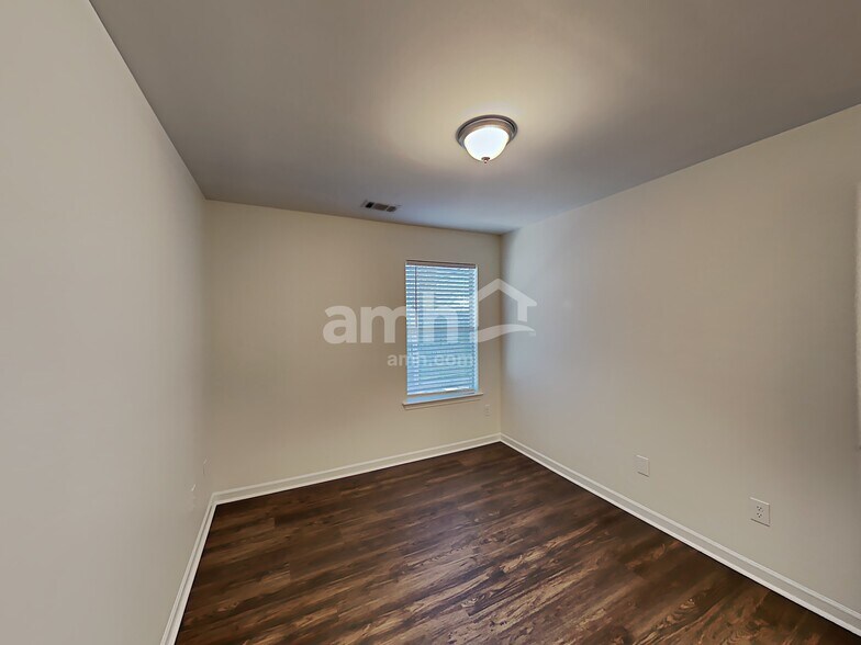 Building Photo - 39 Camden Way