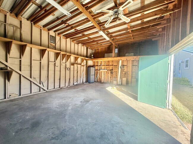 Building Photo - 284 CR 202