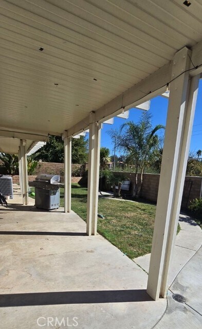 Building Photo - 31861 Vineyard Ave