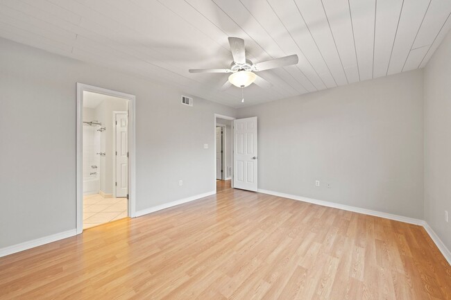 Building Photo - Charming 3 Bedroom in Destin!