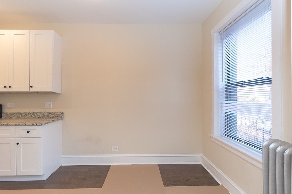 Building Photo - 1360 E 52nd St