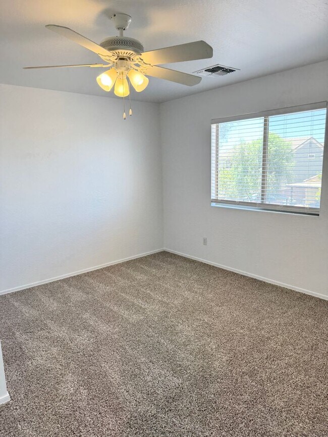 Building Photo - 8464 W Forest Grove Ave